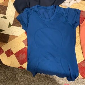 Lulu top. Size four. In good shape.